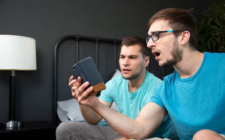 Il bel ragazzo americano Donte, il ragazzo grosso e muscoloso Princeton Price, si fa una bella scopata nel culo