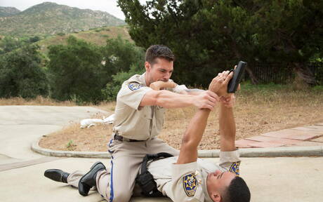 Gorące Amerykanki, przystojny Princeton Price i młody Zion Nicholas uprawiają seks analny na zewnątrz