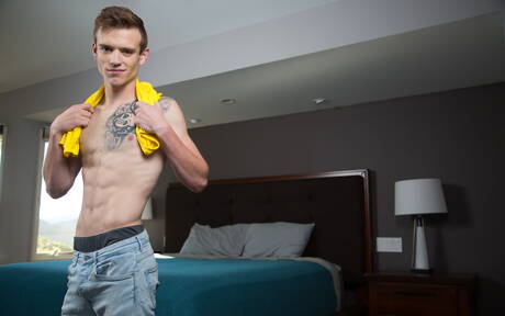 Mili amerykańscy kumple studiują Scotta Finna i siłacza Elye Blacka w gorącym tyłku