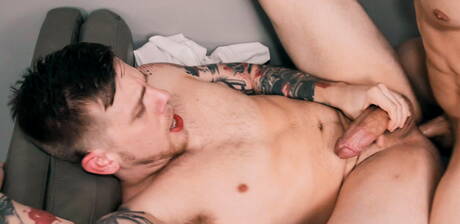 O durão americano Dante Martin e o bonitão Steve Rickz transando depois de um boquete