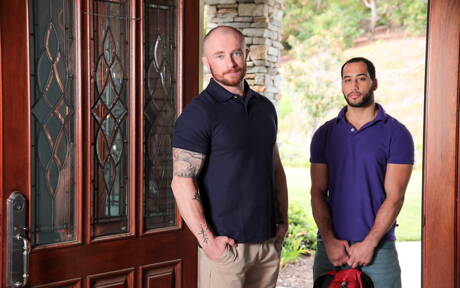 Zwei amerikanische Jungs, der attraktive Markie More und der harte Kerl David Rose lutschen und ficken sich gegenseitig