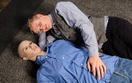 Der nette amerikanische Twink Luke Reed und der schöne Junge Evan Landers ficken nach dem Schwanzlutschen