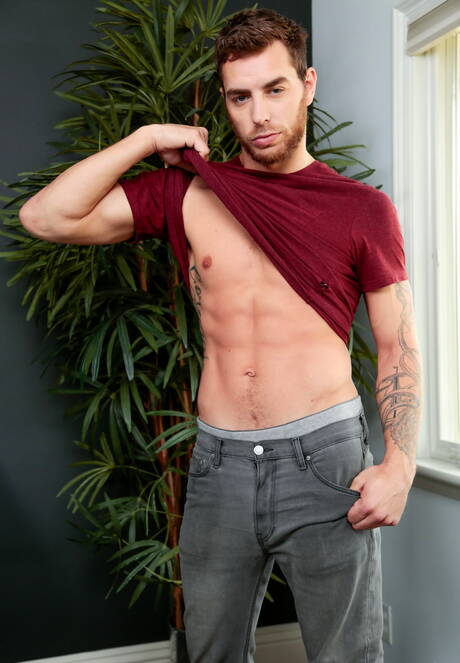 Die versauten Kumpels Chris Blades, Carter Woods und Justin Matthews haben einen guten Dreier-Sex