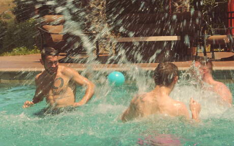 Die geilen Jungs Jackson Cooper, Ryan Jordan und Dante Colle haben einen heißen Dreier-Sex am Pool