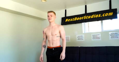 Der junge Amerikaner Kyle Brant wichst seinen Schwanz