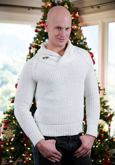 Next Door Studios: Sexy boys Lance Ford, Dalton Riley and Roman Eros have a good 3some sex