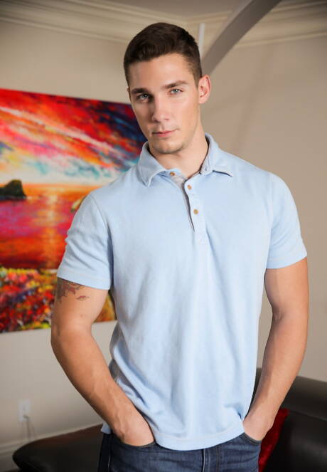 Les garçons américains chauds, le minet chaud Michael Del Ray et le beau gosse Spencer Laval baisent le cul après avoir sucé une bite