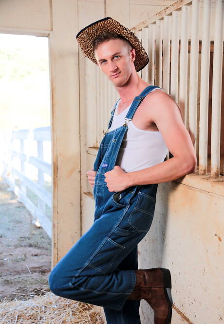 Americani sexy, il duro Elye Black e il fusto Ty Derrick fanno sesso di coppia bollente