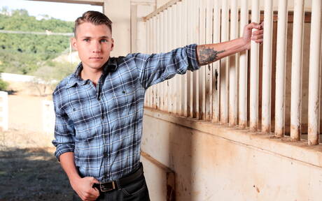 Americani sexy, il duro Elye Black e il fusto Ty Derrick fanno sesso di coppia bollente