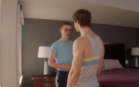 I simpatici amici americani, il ben fatto Scott Finn e il peloso stallone Donte Thick si scopano il culo dopo aver succhiato il cazzo