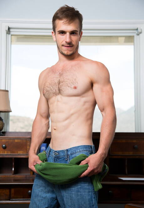 Die haarigen amerikanischen Hengst Donte Thick und Nicholas Ryder bohren einen Arsch