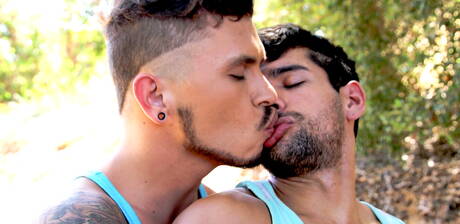 Two american dudes otter Ty Mitchell and stud Seth Knight have a hot sex outdoor