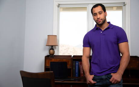 Os lindos caras americanos Trevor Laster e David Rose fodem a bunda depois de chupar um pau