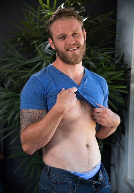 Next Door Studios: Hot american boys hunky guy Shawn Reeve and hunky guy Seth Knight have anal sex