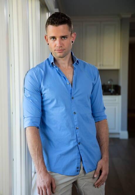 Next Door Studios: American stars muscular Quin Quire and beefy Brandon Cody drilling an ass