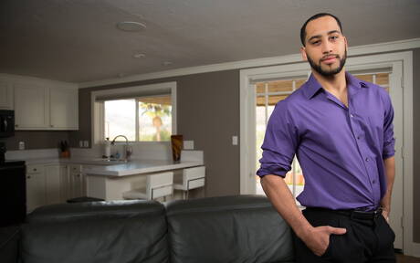 Bons amigos americanos, o lontra Donte, o cara grosso e forte David Rose transa depois de chupar o pau