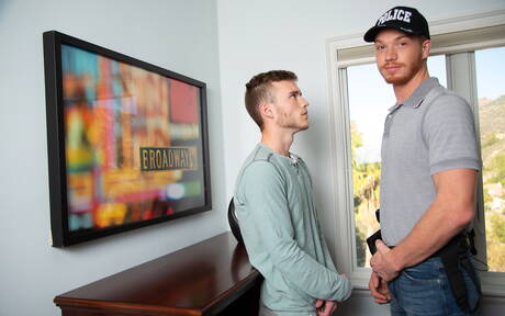 Die amerikanischen Stars Scott Finn und Dacotah Red ficken sich gegenseitig in den Arsch, nachdem sie einen Schwanz gelutscht haben