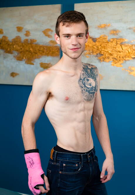 Next Door Studios: American stars beefy Scott Finn and stud Carter Woods have a good sex