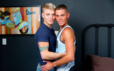 Dos estadounidenses, el joven Kyle Brant y el jovencito Greyson Lane, tienen sexo anal.