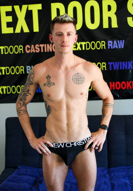 Bull Dante Foxx mostra corpo perfeito por fora