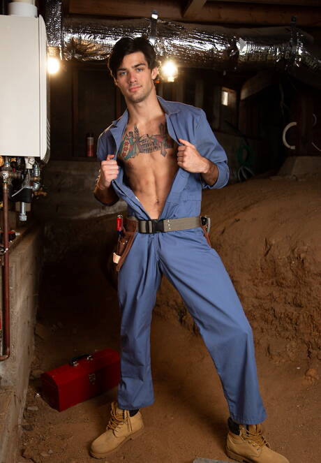 Next Door Studios: Two american dudes tough guy Jake Porter and hairy stud Leeroy Jones have a hot couple sex