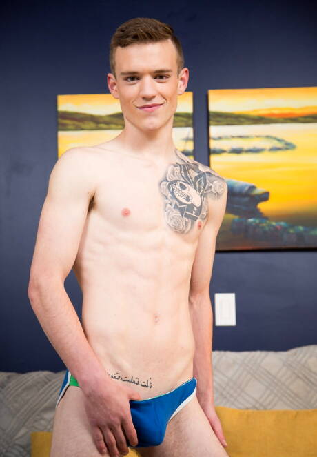 Next Door Studios: Pretty american guys superstud Scott Finn and young dude Ryan Jordan fuck after dick sucking