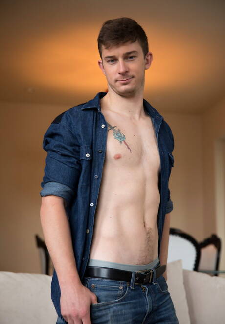 Heiße amerikanische Hengst Spencer Laval und Superhengst Nathan Styles ficken Arsch, nachdem sie Schwänze gelutscht haben