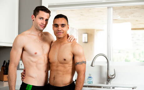 Pretty american boys beefcake Quin Quire and tough guy Anthony Moore fuck after blowjob in kitchen