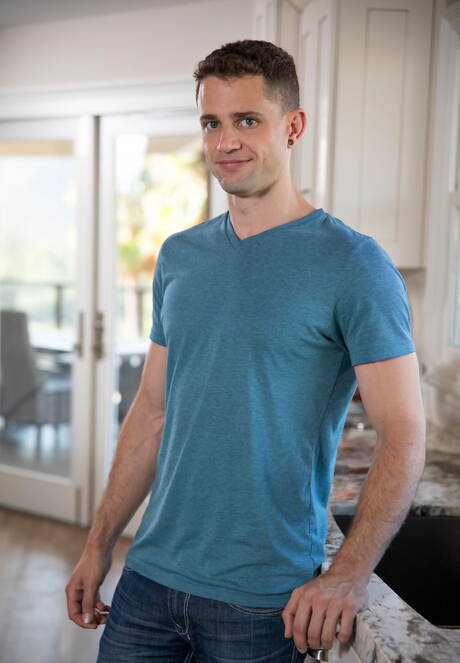 Alex Tanner, Jackson Cooper und Quin Quire haben Dreier-Analsex in der Küche