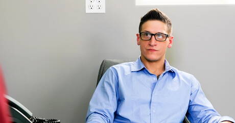 Amerykańskie gwiazdy porno, przystojny facet Jackson Cooper i umięśniony Dalton Riley uprawiają seks