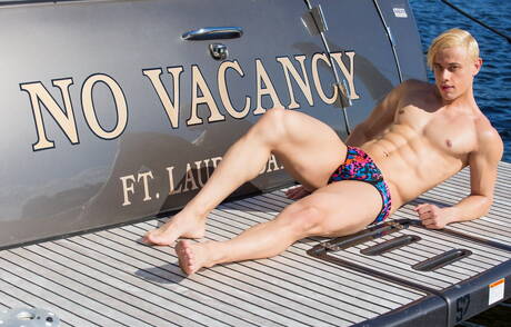 American beefcake Dante Colle and latin husky guy Alam Wernik have a good oral sex at pool