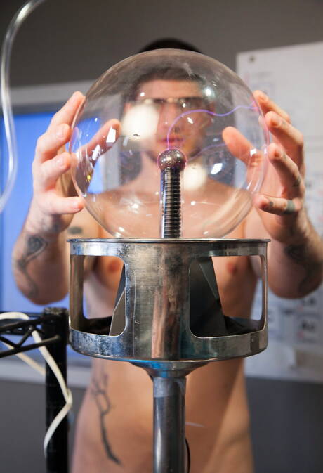 Hot american boys strong bull Bruce Beckham and beefy Justin Brody fuck after blowjob