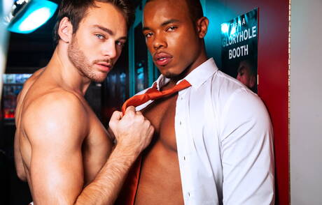 Der amerikanische Otter Max Adonis und Timarrie Baker beim heißen interracial Analsex