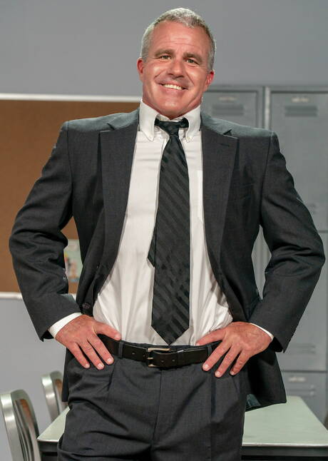 Hete Amerikaanse kerels, hengst Brian Bonds en beer Dale Savage neuken na het zuigen van een pik en het vuisten