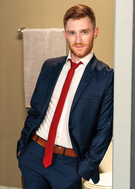 ホットなアメリカ人のカワウソのシーマス・オライリーとホットなクマのデール・サベージが尻を舐められ、拳で犯される