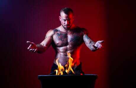 Il bel ragazzo americano Sean Duran e il robusto Dillon Diaz si godono un bel sesso orale interrazziale