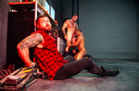 Il bel ragazzo americano Sean Duran e il robusto Dillon Diaz si godono un bel sesso orale interrazziale