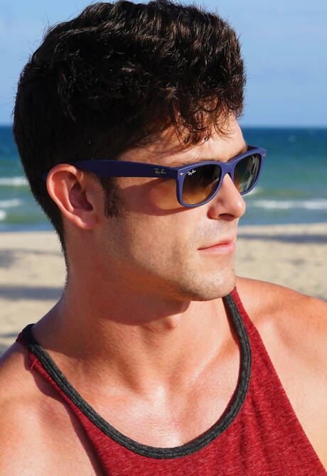 Zwei amerikanische Jungs, der muskulöse Myles Landon und der gut gebaute Devin Franco, lieben sich am Strand