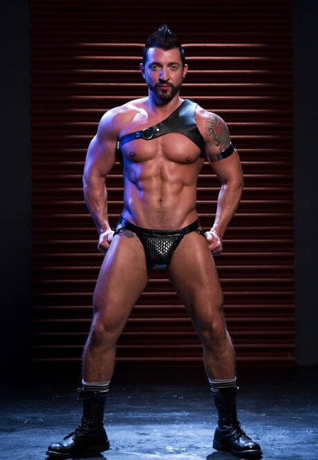 O super garanhão brasileiro Jimmy Durano e o touro americano Derek Bolt em sexo anal quente