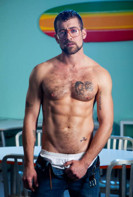 Die sexy Typen Ricky Larkin, Trent King und Jay Austin bei einem heißen interracialen Arschfick zu dritt