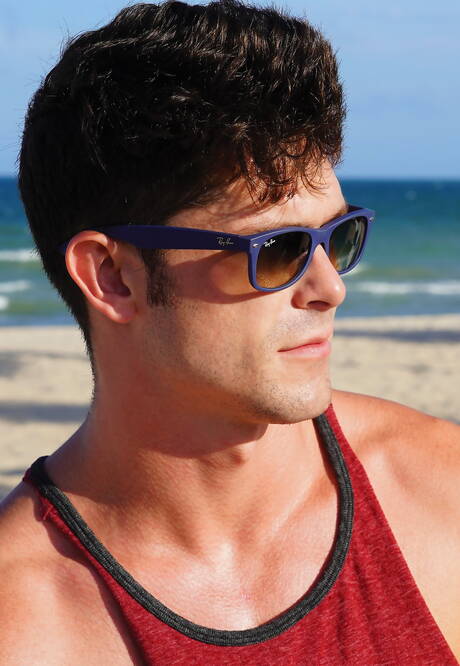 Die sexy Amerikaner, der harte Kerl Jj Knight und der attraktive Devin Franco lutschen und vögeln sich gegenseitig am Strand