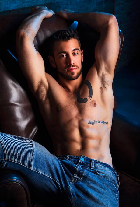 Pretty american boys beefy Logan Stevens and beefy Dante Colle fuck after blowjob in bath