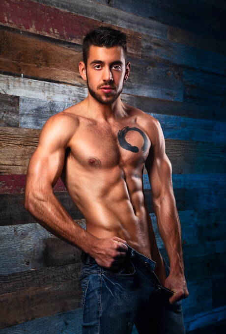 Pretty american boys beefy Logan Stevens and beefy Dante Colle fuck after blowjob in bath