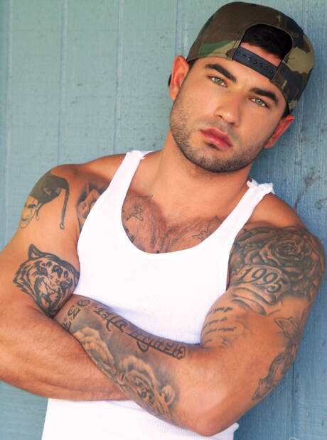 Scott Demarco, Devin Franco und Vadim Black lutschen und vögeln sich gegenseitig am Strand