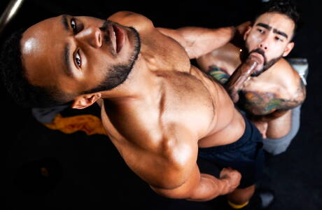 Der puertoricanische Otter Papi Suave und Rooney Marx beim heißen interracial Analsex