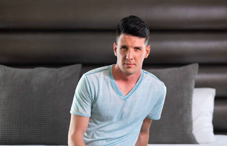 American hot twink Jacob Stax posing naked and showing his butt