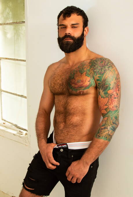 Hot boysDrake Masters, Jacen Zhu and Manuel Scalco in threesome interracial fuck scene outside