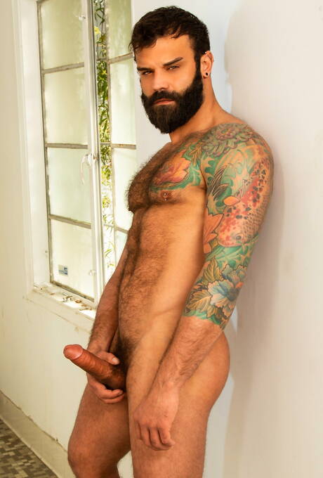 Raging Stallion: American bear Ricky Larkin and canadian gay bear Drake Masters love each other