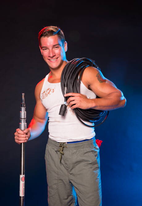 Der muskulöse Kubaner Jacob Taylor und der muskulöse Amerikaner Jordan Boss ficken nach dem Blowjob in den Arsch