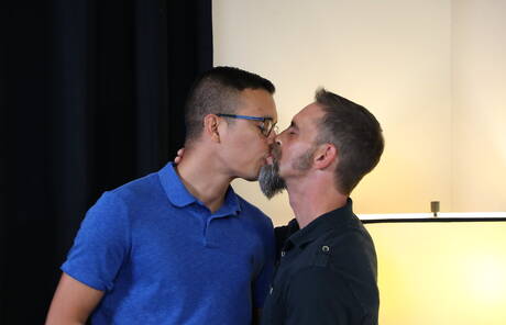 Zwei amerikanische Jungs, der haarige Hengst Joe Parker und der junge Mike Lobo, haben eine heiße Paarszene